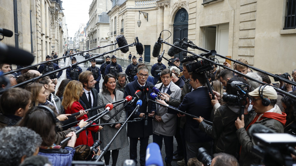 Socialisti, da Macron nessuna risposta, pronti a sfiducia