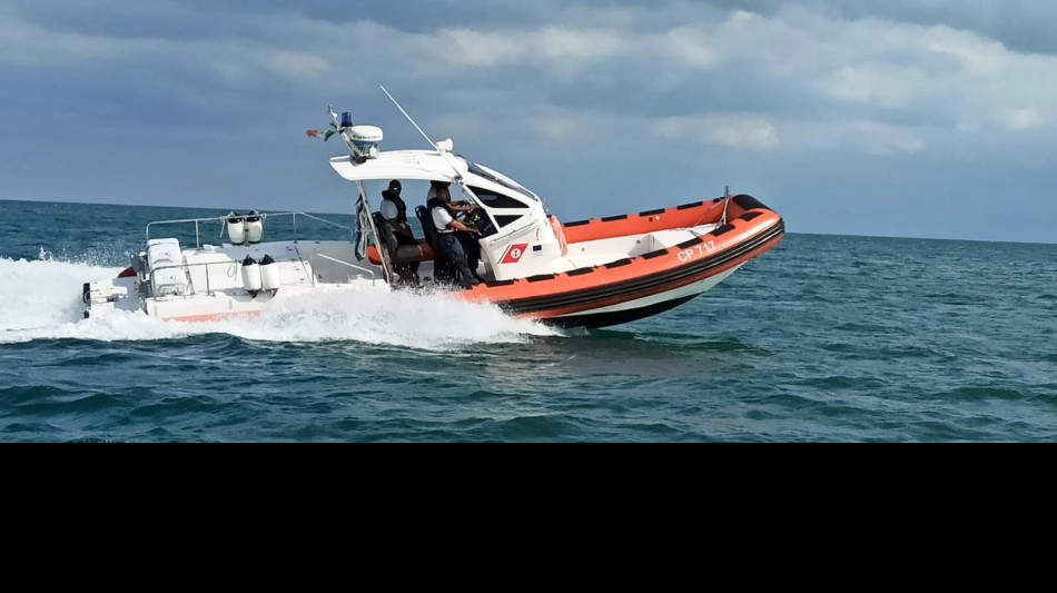 ++ Tre uomini scomparsi in mare, ricerche nel golfo di Taranto +