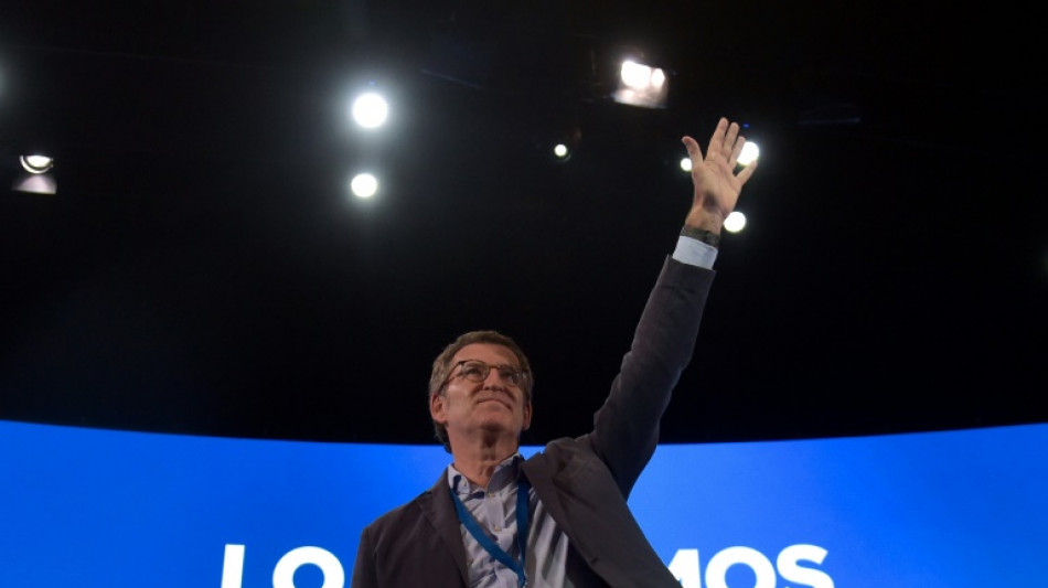 Conservadores espa&ntilde;oles encargan recuperar el poder a su dirigente m&aacute;s victorioso