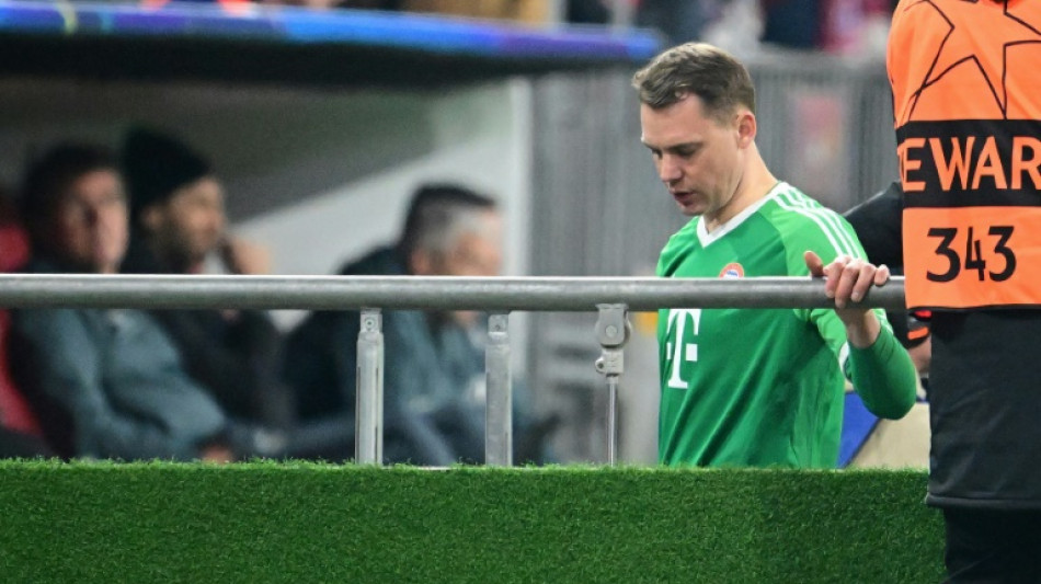 Neuer, lesionado ao comemorar um gol, ainda n&atilde;o tem data para volta aos gramados