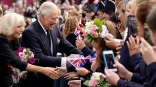 Le cercueil d'Elizabeth II en route pour Londres en vue de fun&eacute;railles grandioses