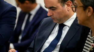 El nuevo primer ministro franc&eacute;s retira la supresi&oacute;n de dos festivos y tiende la mano a la izquierda