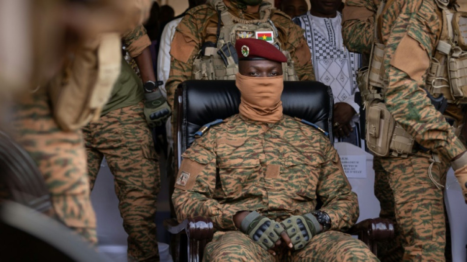 Burkina: le putschiste Traor&eacute; au 35e anniversaire de la mort de Thomas Sankara