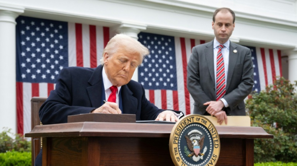 Trump anula isen&ccedil;&atilde;o de tarifas para pequenos pacotes enviados da China