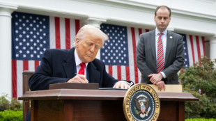 Trump anula isen&ccedil;&atilde;o de tarifas para pequenos pacotes enviados da China
