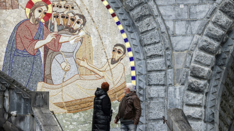 La Iglesia duda qu&eacute; hacer con los mosaicos de un sacerdote acusado de agresiones sexuales