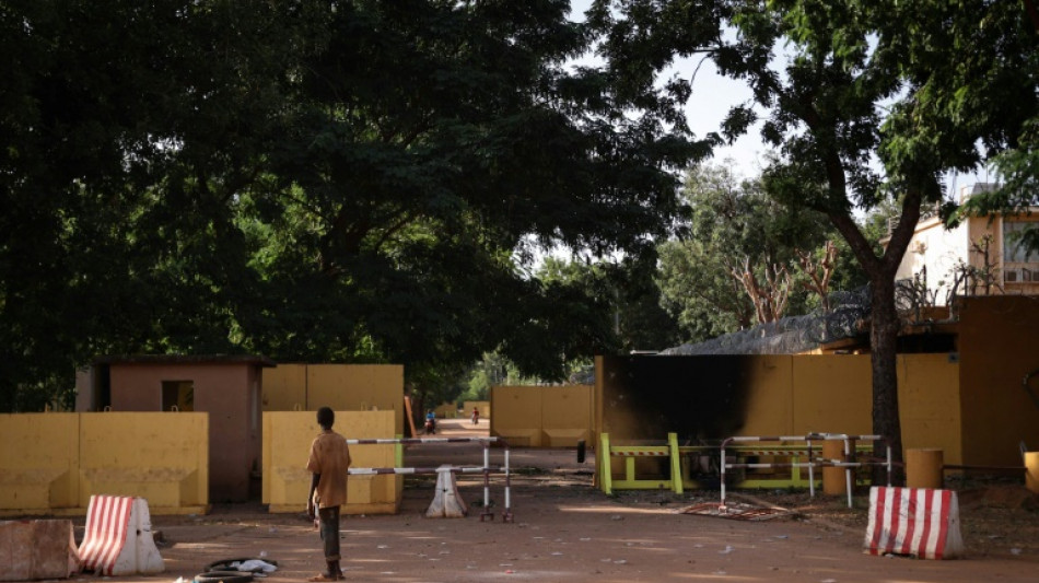 La calma vuelve a Burkina Faso despu&eacute;s de que el militar depuesto en el golpe huyera a Togo