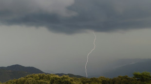 F&uuml;nf Tote bei Gewittern auf Korsika - Regen hilft aber der Feuerwehr in Spanien