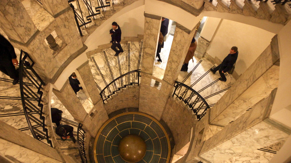 Borsa: Milano chiude in rialzo (+1,48%), sprint di Fincantieri e Avio