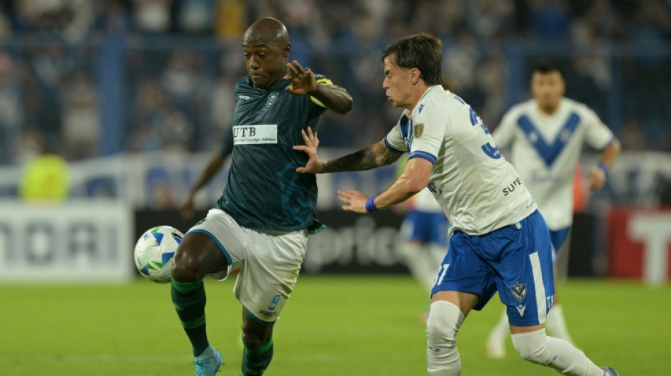 Betis contrata zagueiro argentino Valent&iacute;n G&oacute;mez