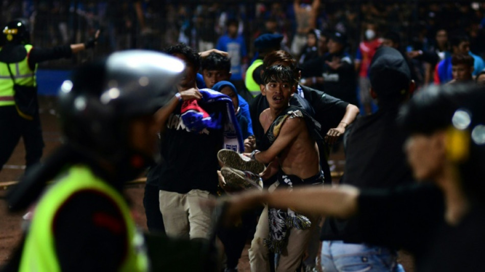 Indon&eacute;sie: au moins 174 morts apr&egrave;s un mouvement de foule dans un stade de football