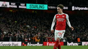 Dowman makes history as Arsenal strike late, Man City held by West Ham