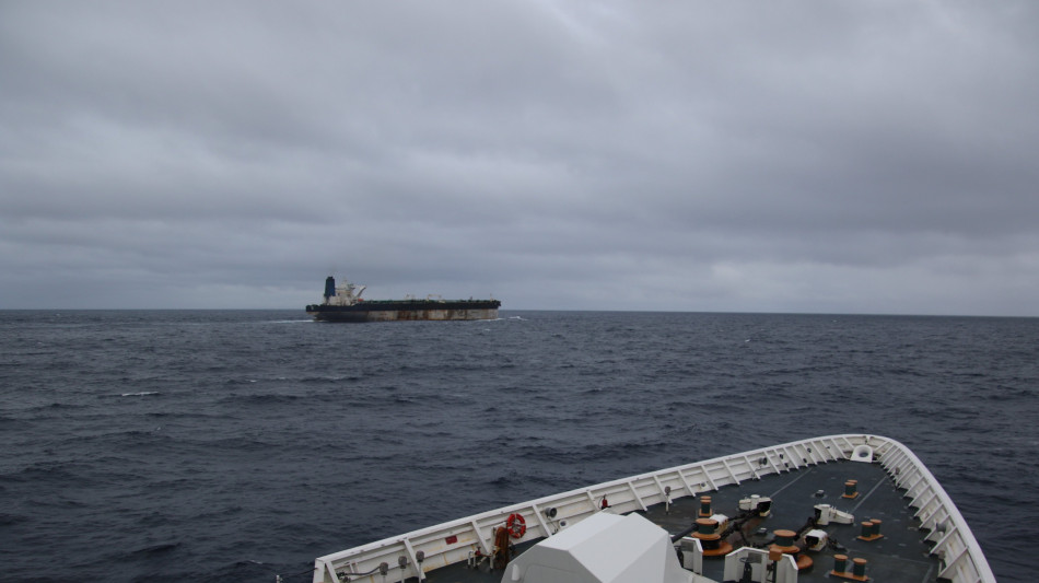 Prezzo del petrolio in rialzo, Wti scambiato a 56,23 dollari
