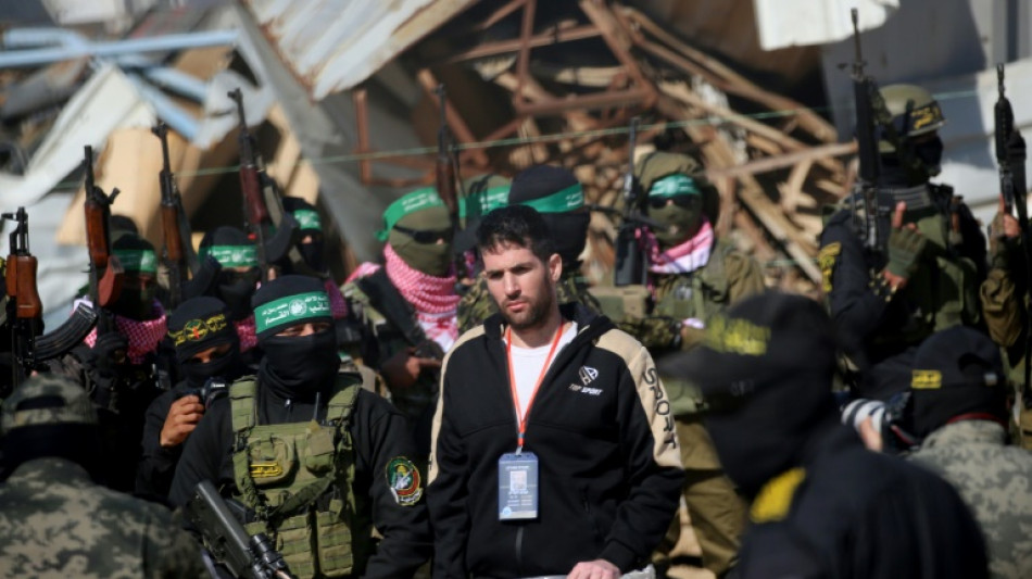 Ref&eacute;m israelense libertado conhece nome da filha nascida durante seu cativeiro