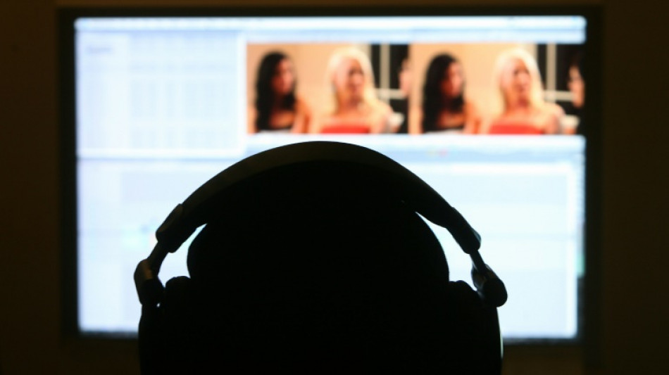 V&eacute;rification de l'&acirc;ge: coup de semonce de l'Arcom envers 5 sites pornographiques