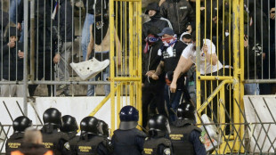 Dezessete policiais ficam feridos e dezenas de torcedores s&atilde;o detidos em jogo Split-Zagreb