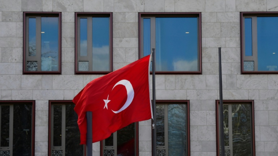Farbattacke auf t&uuml;rkische Botschaft in Berlin