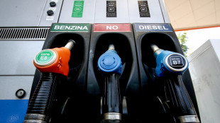 Prezzo del petrolio in forte calo, Wti scambiato a 80,76 dollari, -4,85%