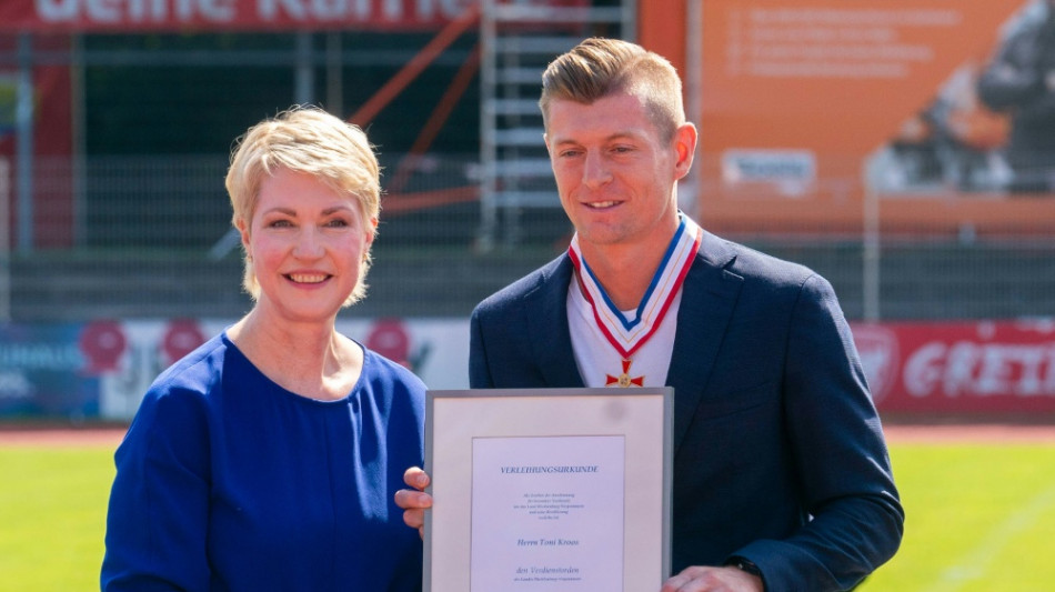 Ständchen für Opa: Kroos erhält Verdienstorden