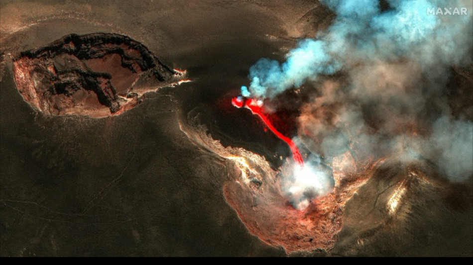 Reabre el aeropuerto en la isla italiana de Sicilia afectado por la erupci&oacute;n del Etna