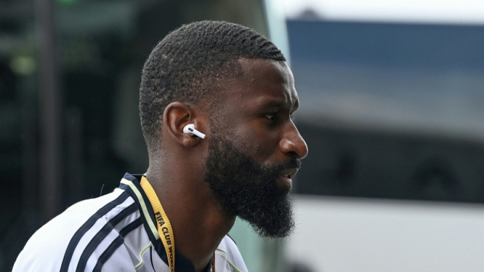 Antonio R&uuml;diger sofre les&atilde;o muscular na coxa