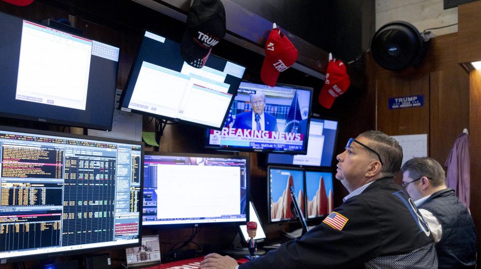 Wall Street apre debole, Dj -0,11%, Nasdaq +0,29%