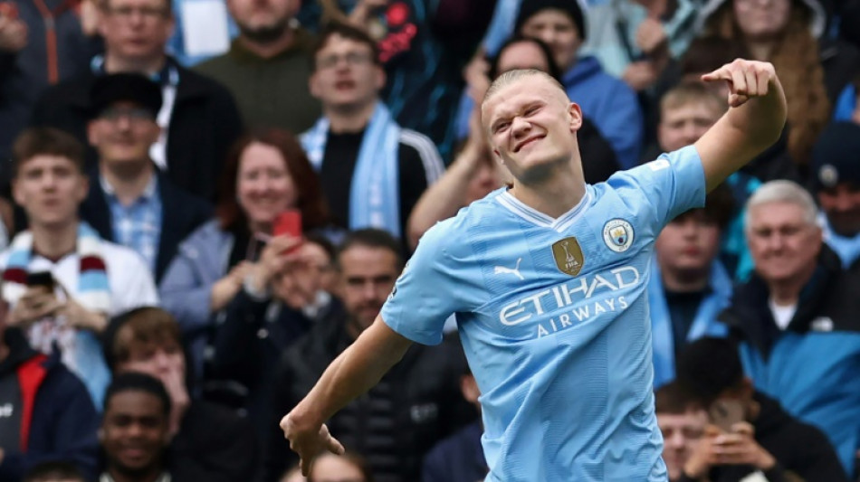 City goleia Luton (5-1) e assume lideran&ccedil;a provis&oacute;ria da Premier League