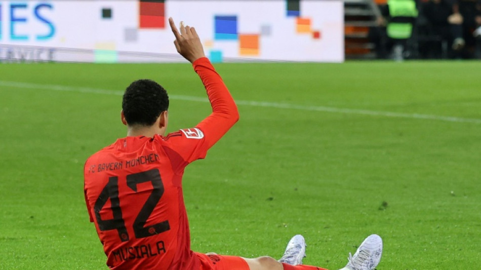 Bayern vence Augsburg de virada, mas Musiala sofre les&atilde;o e preocupa