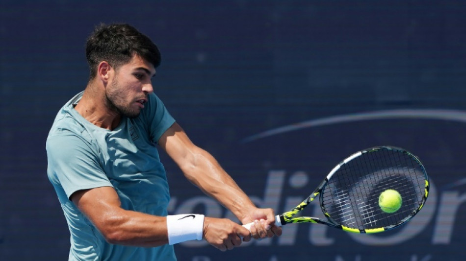 Alcaraz survives to reach Cincy semis as Rybakina topples No. 1 Sabalenka