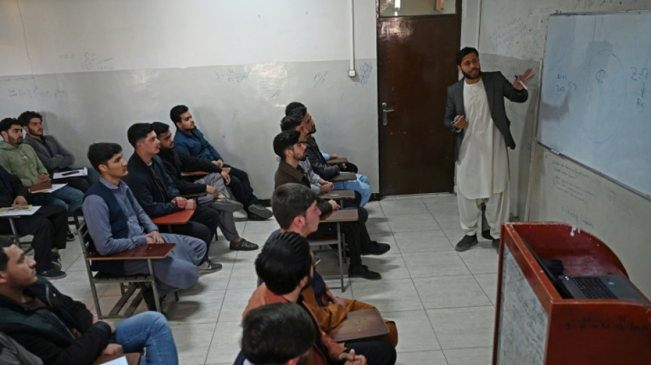 Afghanistan: les gar&ccedil;ons de retour &agrave; l'universit&eacute;, pas les filles