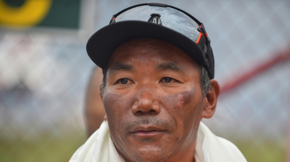 Au N&eacute;pal, le "Monsieur Everest" atteint le sommet pour la 29e fois, un record