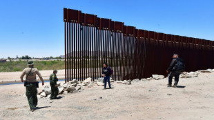En la frontera de EEUU, cuanto m&aacute;s alto es el muro, mayor el saldo humanitario