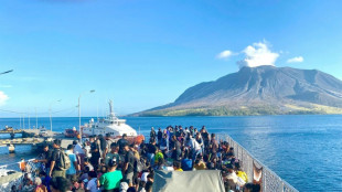 Indonesia rebaja el nivel de alerta tras la erupci&oacute;n del volc&aacute;n Ruang y reabre el aeropuerto