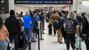 Pour sortir de l'impasse budg&eacute;taire, Trump menace d'envoyer la police de l'immigration aux a&eacute;roports