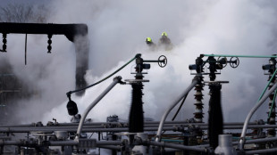 Heathrow recebe primeiros voos ap&oacute;s inc&ecirc;ndio que perturbou tr&aacute;fego mundial