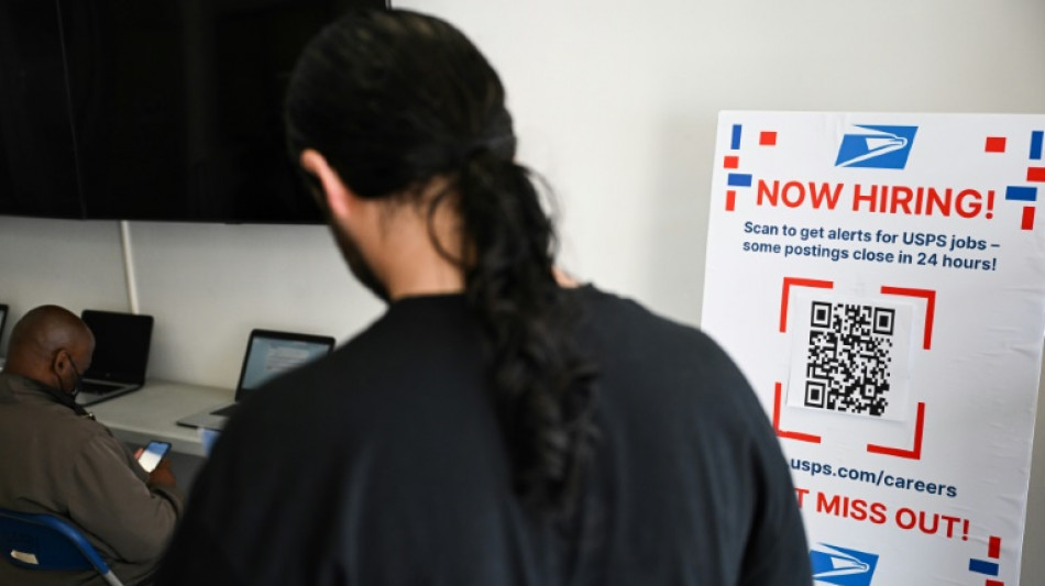 Cracks emerge in US jobs market as Fed officials sound warning