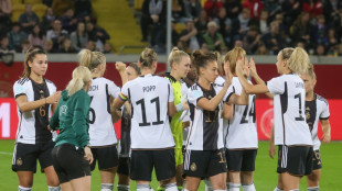 DFB-Frauen mit einer Deb&uuml;tantin zum Doppel-Test in den USA