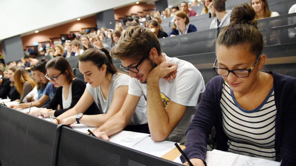 Sette universitari su 10 risparmiano ma meno di uno investe