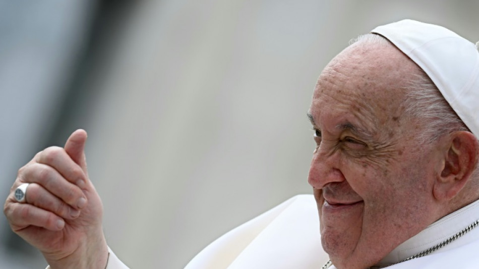 Papa completa uma semana hospitalizado por pneumonia que desperta d&uacute;vidas sobre seu futuro