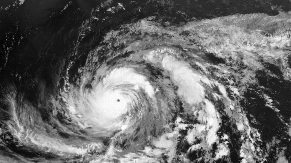 Le typhon Mawar fait souffler des rafales de vents "destructrices" sur l'&icirc;le de Guam