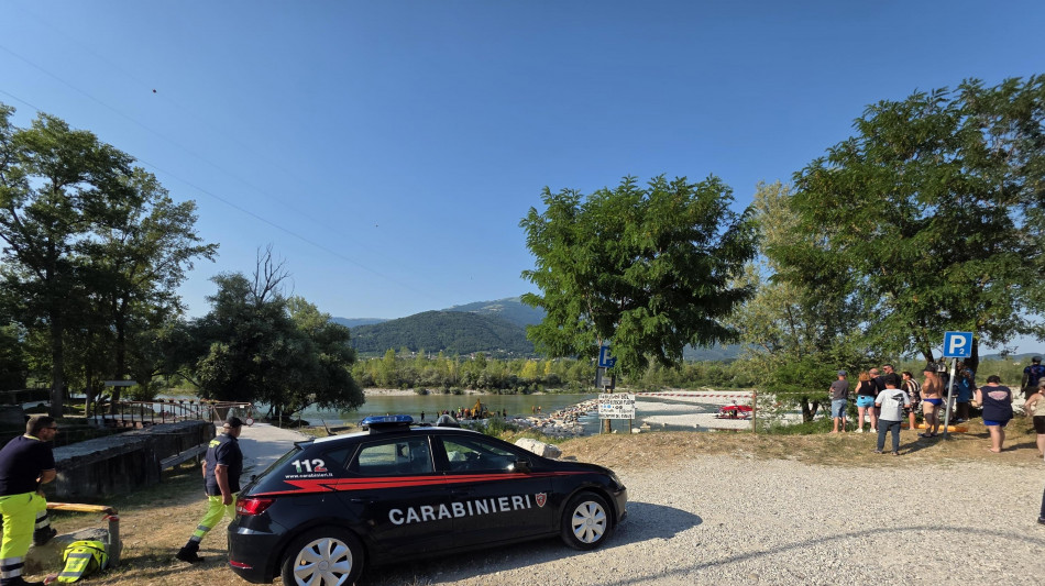 Piena sul Piave, sette ragazzi sorpresi sopra un isolotto