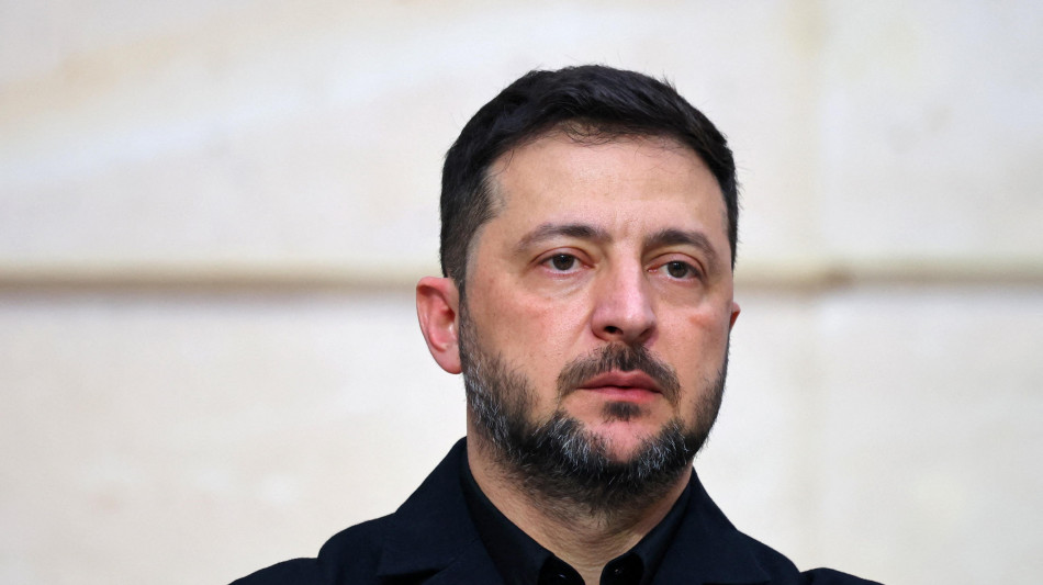 Zelensky annuncia, 'cambio il ministro della Difesa'