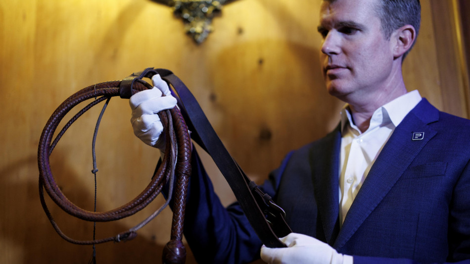 I cimeli di Hollywood esposti a Londra prima dell'asta negli Usa