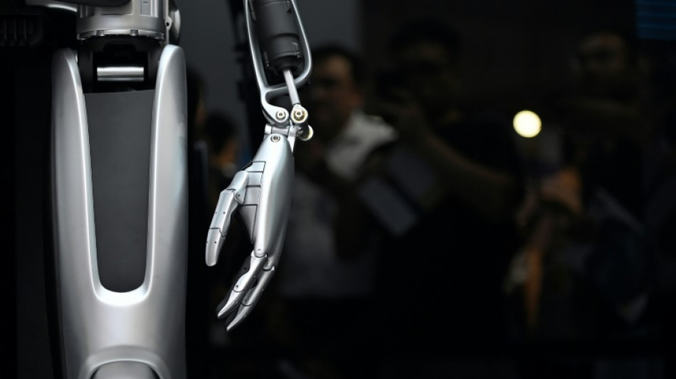 Studie zur Arbeit: KI k&ouml;nnte am ehesten Aufgaben Hochqualifizierter &uuml;bernehmen