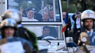 El papa celebra una gran misa en su hist&oacute;rica visita a la isla francesa de C&oacute;rcega