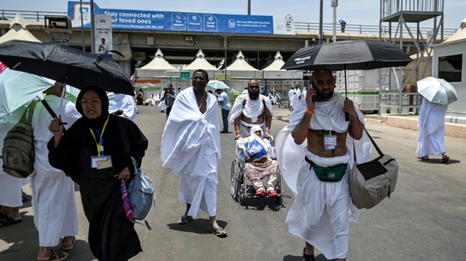 Peregrinos mu&ccedil;ulmanos chegam a Mina, na Ar&aacute;bia Saudita, etapa-chave do hajj