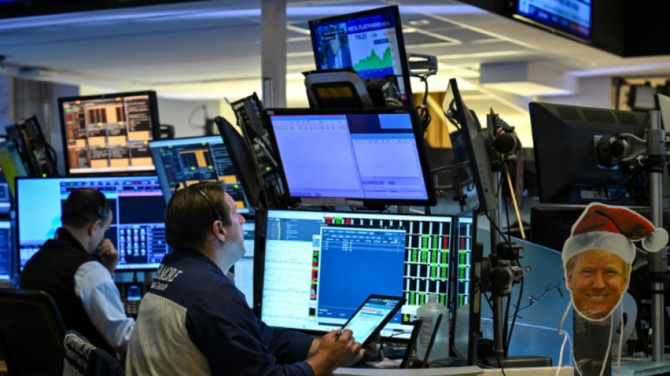 Wall Street demeure prudente, subit des prises de b&eacute;n&eacute;fices