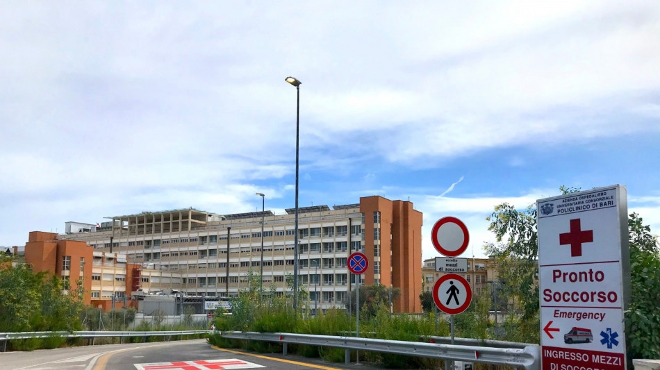 Scontro auto e pulmino, muore donna incinta, grave bimbo