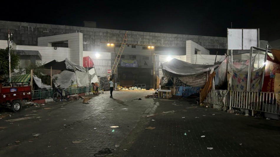 El director de un hospital de Gaza afirma que 179 cuerpos fueron enterrados en una "fosa com&uacute;n"