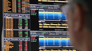 Borsa: Milano in altalena, sugli scudi Eni e Saipem